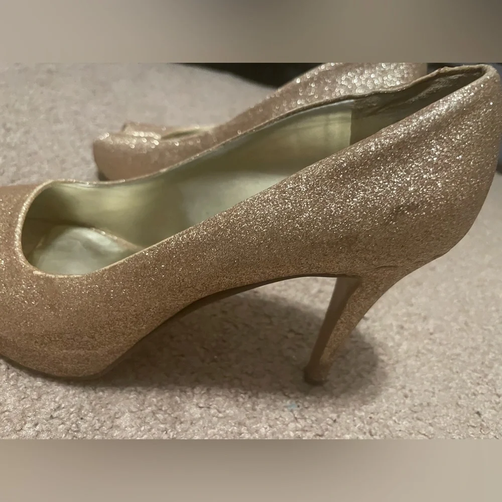 Nine West gold sparkly peep toe heels‎ size 8.5